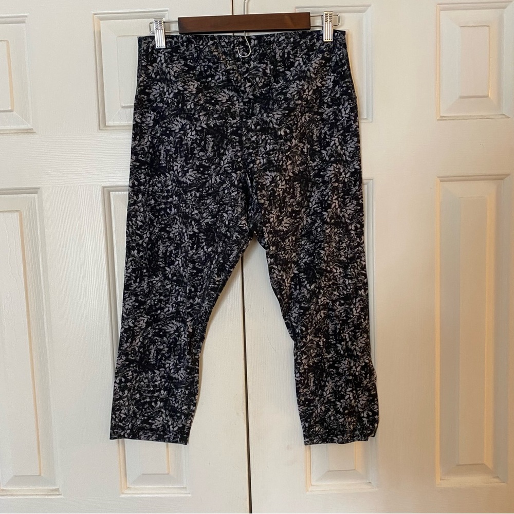 Lululemon ankle leggings, black/gray print, size 12, excellent condition